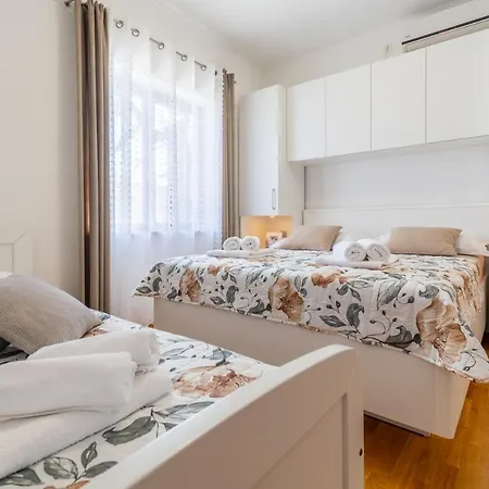 Sweet Triple In Pensionat Makarska