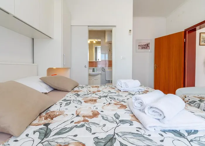 Πανσιόν Sweet Triple In 3*